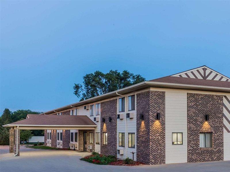 Super 8 By Wyndham Madison Hotel Exterior foto