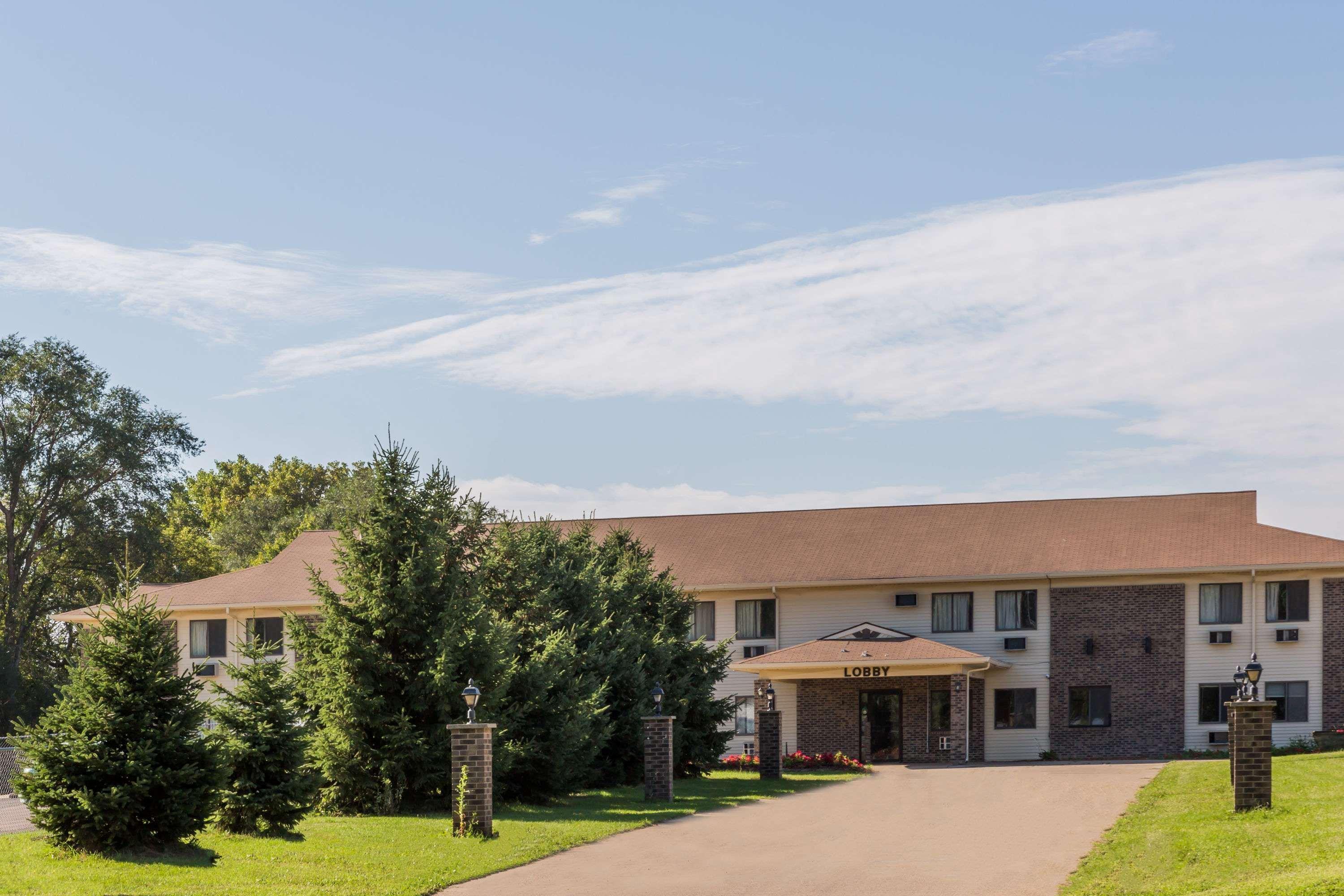 Super 8 By Wyndham Madison Hotel Exterior foto